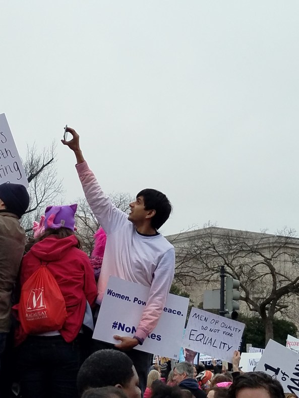 men-of-quality-do-not-fear-equality-selfie